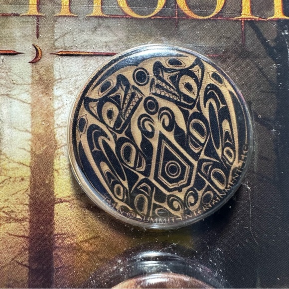 NECA Twilight Saga New Moon Button Set Of 4 Cullen Volturi Quileute Crest - Picture 3 of 10